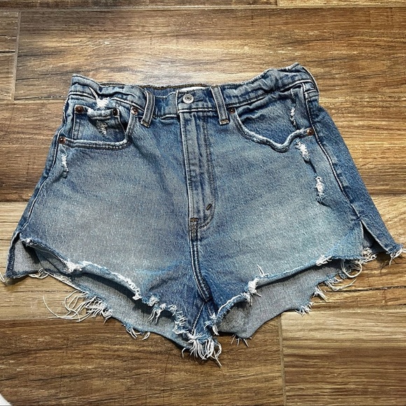 Abercrombie & Fitch Pants - Abercrombie & Fitch Shorts
The Mom Shorts